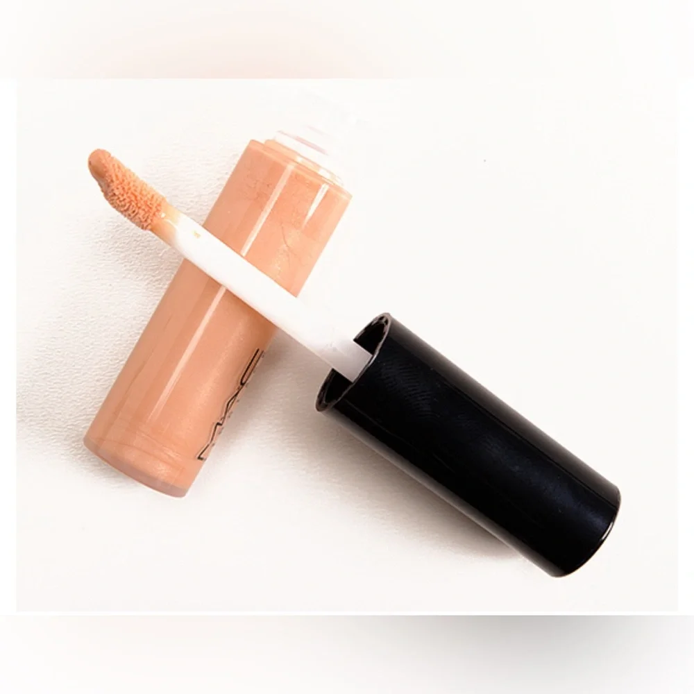 MAC ULTIMATE DISH LIPGLASS. LIMITED EDITION. NEW IN BOX.